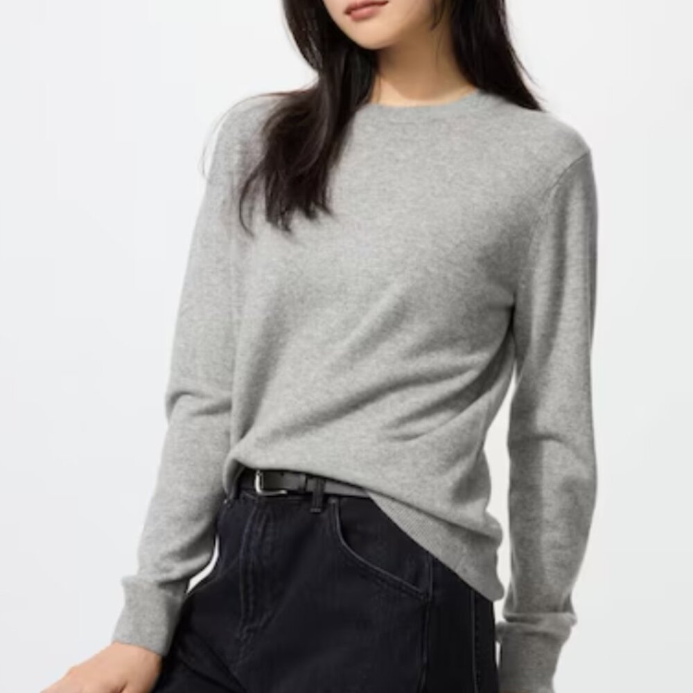 Uniqlo Cashmere Sweater, size small, color grey like new, no flaws OG price: $99